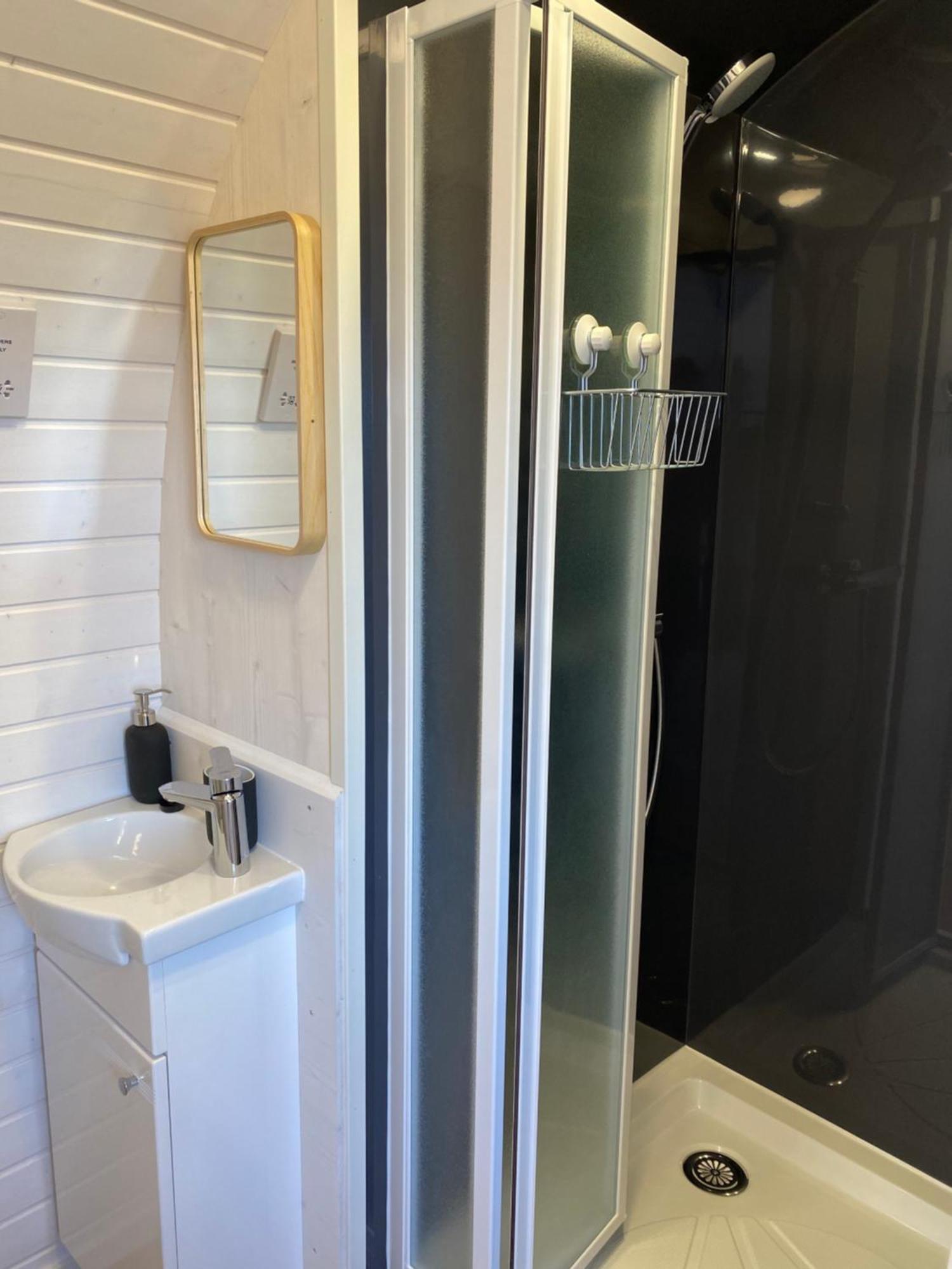 Clotted Cream -Lydcott Glamping, Cornish Sea Views Villa Лу Екстериор снимка